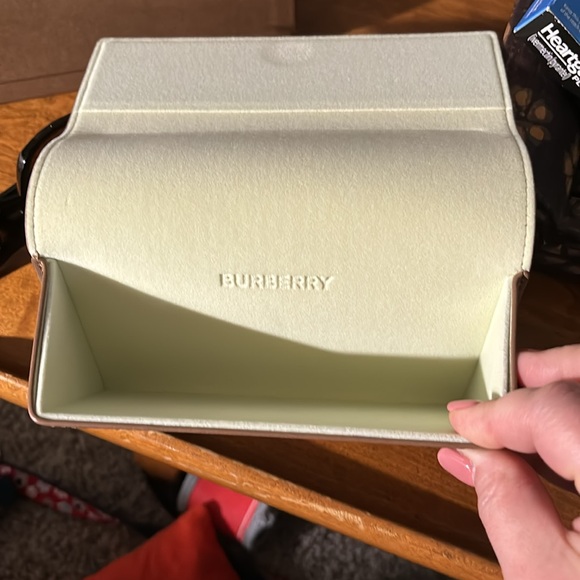 Full set! 100% authentic Burberry sunglasses. Never been worn. - Picture 7 of 16